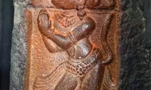 AP: सिंहचलम मंदिर में प्राचीन तेलुगु शिलालेख मिला AP: सिंहचलम मंदिर में प्राचीन तेलुगु शिलालेख मिला