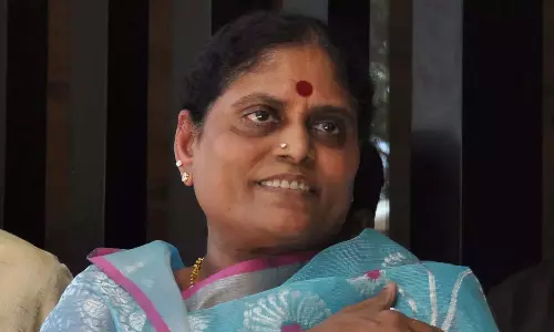 Vijayamma ने खुले पत्र में पारिवारिक संपत्ति विवाद को संबोधित किया Vijayamma ने खुले पत्र में पारिवारिक संपत्ति विवाद को संबोधित किया