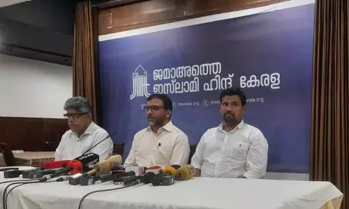 पिनाराई RSS से अपने संबंधों से ध्यान हटाने के लिए जमात-ए-इस्लामी को निशाना बना रहे पिनाराई RSS से अपने संबंधों से ध्यान हटाने के लिए जमात-ए-इस्लामी को निशाना बना रहे