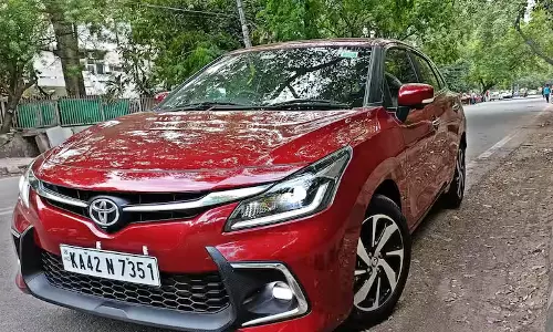 Toyota ग्लैंजा का मुकाबला टीवीएस रेडियन से हुआ