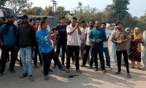 Himachal: आवासीय क्षेत्र के पास चारकोल हॉट मिक्स प्लांट के खिलाफ विरोध प्रदर्शन Himachal: आवासीय क्षेत्र के पास चारकोल हॉट मिक्स प्लांट के खिलाफ विरोध प्रदर्शन