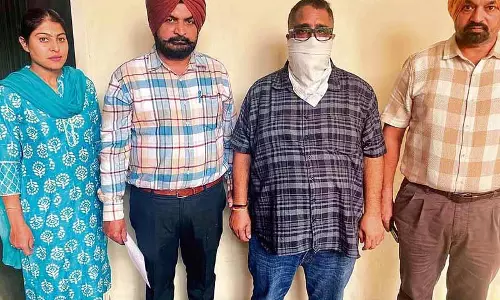 Jalandhar: आबकारी विभाग का क्लर्क भ्रष्टाचार के आरोप में गिरफ्तार Jalandhar: आबकारी विभाग का क्लर्क भ्रष्टाचार के आरोप में गिरफ्तार
