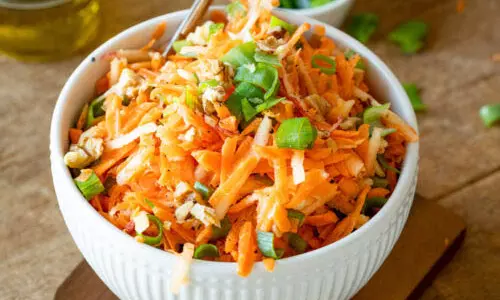 Carrot और अखरोट सलाद रेसिपी