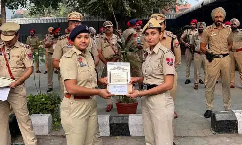 Khanna police को कम समय में मामले सुलझाने पर सम्मानित किया गया Khanna police को कम समय में मामले सुलझाने पर सम्मानित किया गया