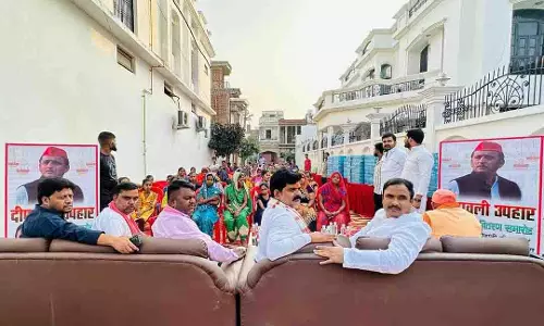 SP के राष्ट्रीय सचिव और पूर्व लोकसभा प्रत्याशी गोंडा भाई मसूद आलम खां ने दिवाली की मिठाइयां, उपहार वितरित किए SP के राष्ट्रीय सचिव और पूर्व लोकसभा प्रत्याशी गोंडा भाई मसूद आलम खां ने दिवाली की मिठाइयां, उपहार वितरित किए