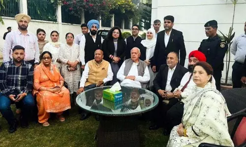 Farooq: उमर के नेतृत्व वाली सरकार क्षेत्रों के बीच दूरियां पाटने के लिए प्रतिबद्ध