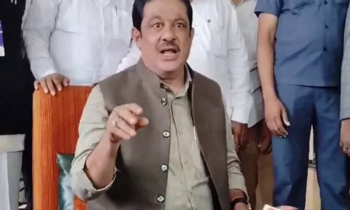 कर्नाटक के मंत्री ज़मीर खान ने वक्फ भूमि विवाद पर BJP की आलोचना की कर्नाटक के मंत्री ज़मीर खान ने वक्फ भूमि विवाद पर BJP की आलोचना की