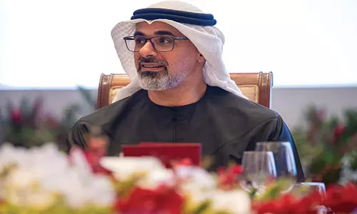 Abu Dhabi के क्राउन प्रिंस ने सिंगापुर के प्रधानमंत्री द्वारा आयोजित भोज में भाग लिया Abu Dhabi के क्राउन प्रिंस ने सिंगापुर के प्रधानमंत्री द्वारा आयोजित भोज में भाग लिया