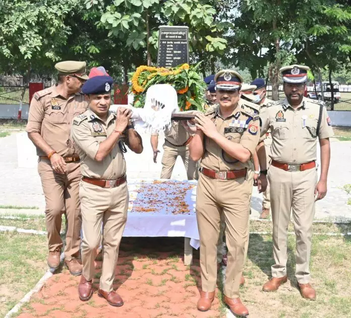 Varanasi: पूर्व डीजी आईपीएस सुबेश कुमार सिंह का पार्थिव शरीर पंचतत्व में विलीन  हुआ