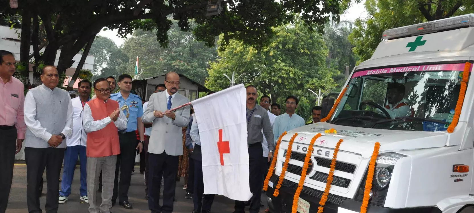 राज्यपाल रमेन डेका ने रेडक्रॉस के 4 मोबाइल मेडिकल यूनिट का किया शुभारंभ