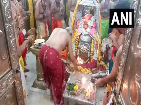 उज्जैन के महाकालेश्वर मंदिर में मनाई गई Diwali, विशेष भस्म आरती की गई