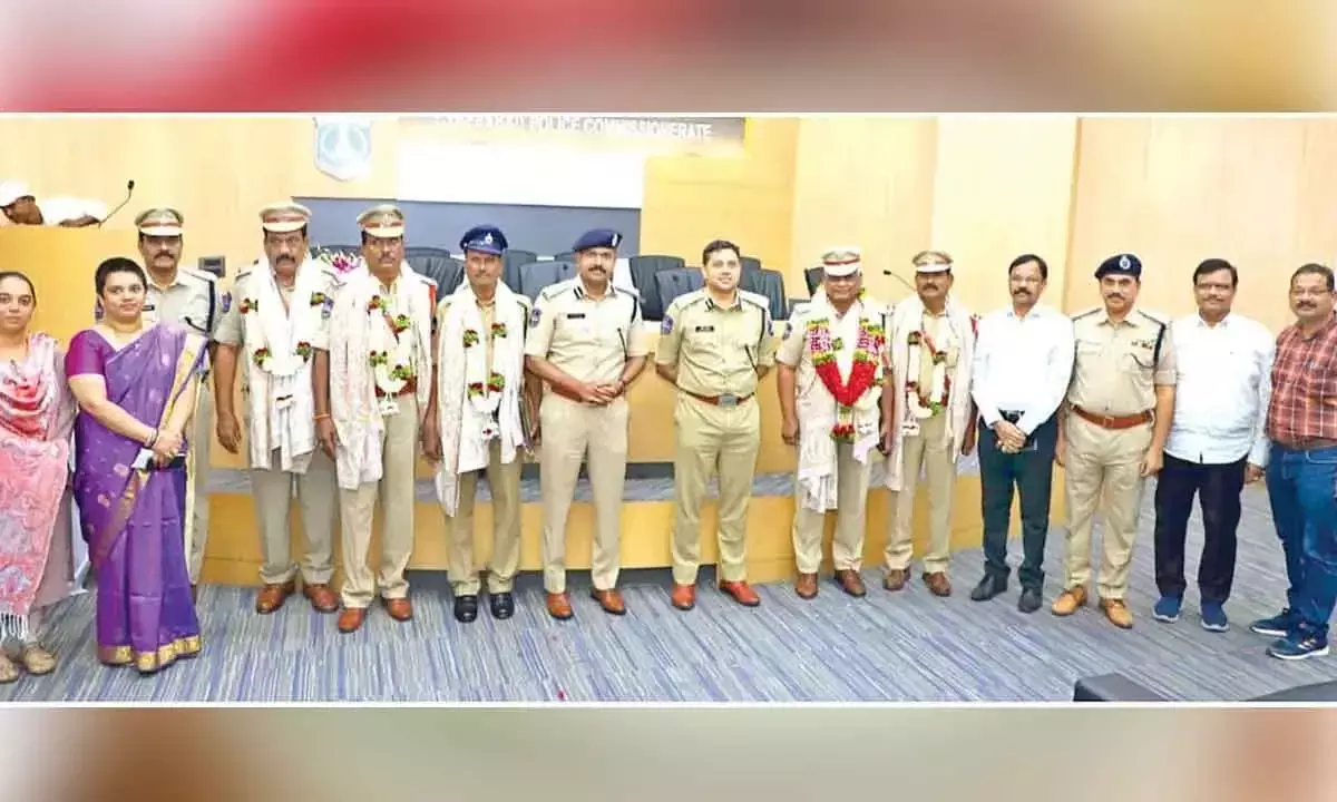 Telangana: अविनाश मोहंती ने सेवानिवृत्त पुलिसकर्मियों का सम्मान किया