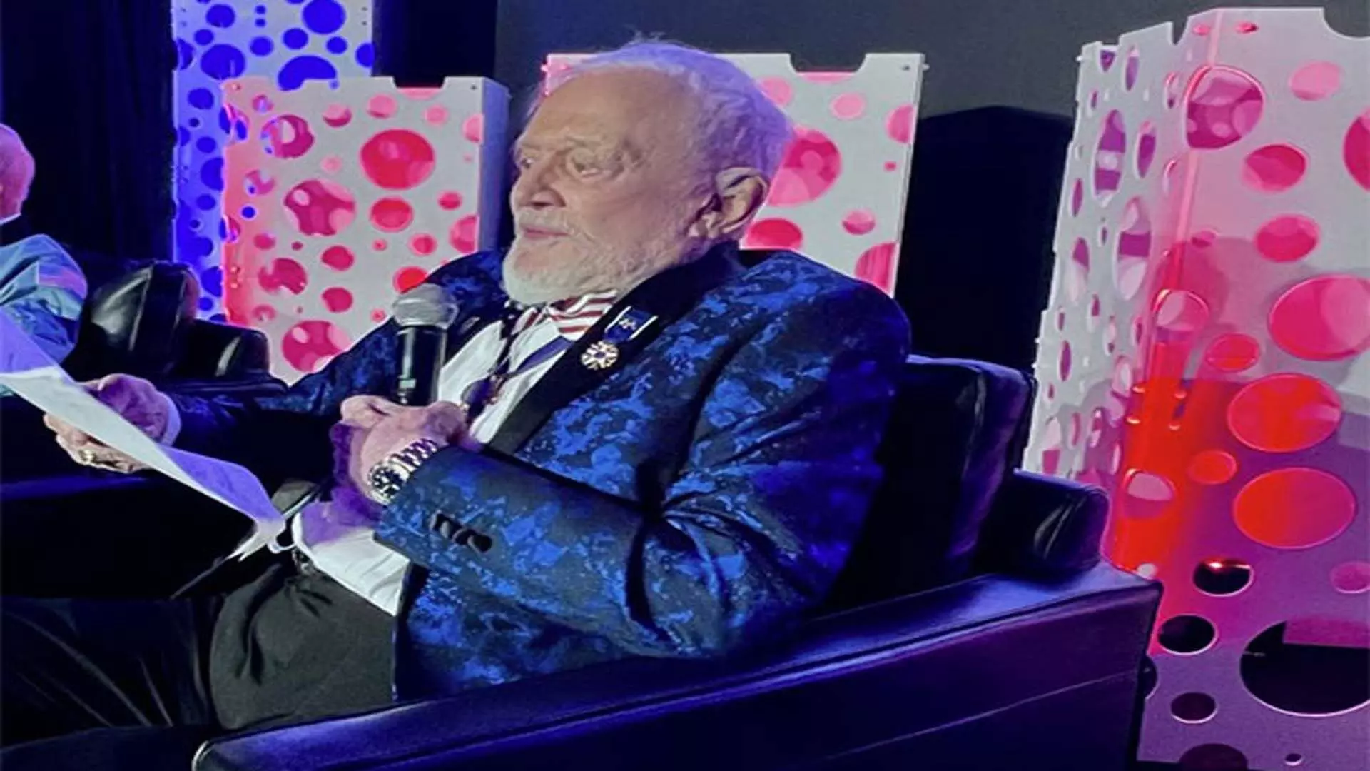 Buzz Aldrin ने अमेरिकी राष्ट्रपति पद के लिए डोनाल्ड ट्रम्प का समर्थन किया