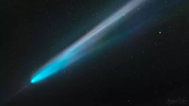 धूमकेतु (Comet) त्सुचिनशान-एटलस की एंटी-टेल विकसित होते हुए तस्वीरे