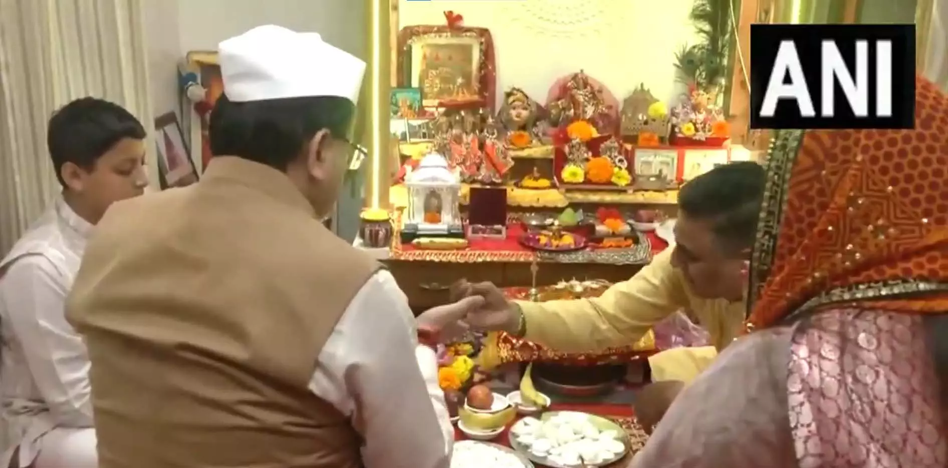 मुख्यमंत्री पुष्कर धामी ने दीपावली के अवसर पर की लक्ष्मी पूजा, देखें VIDEO...