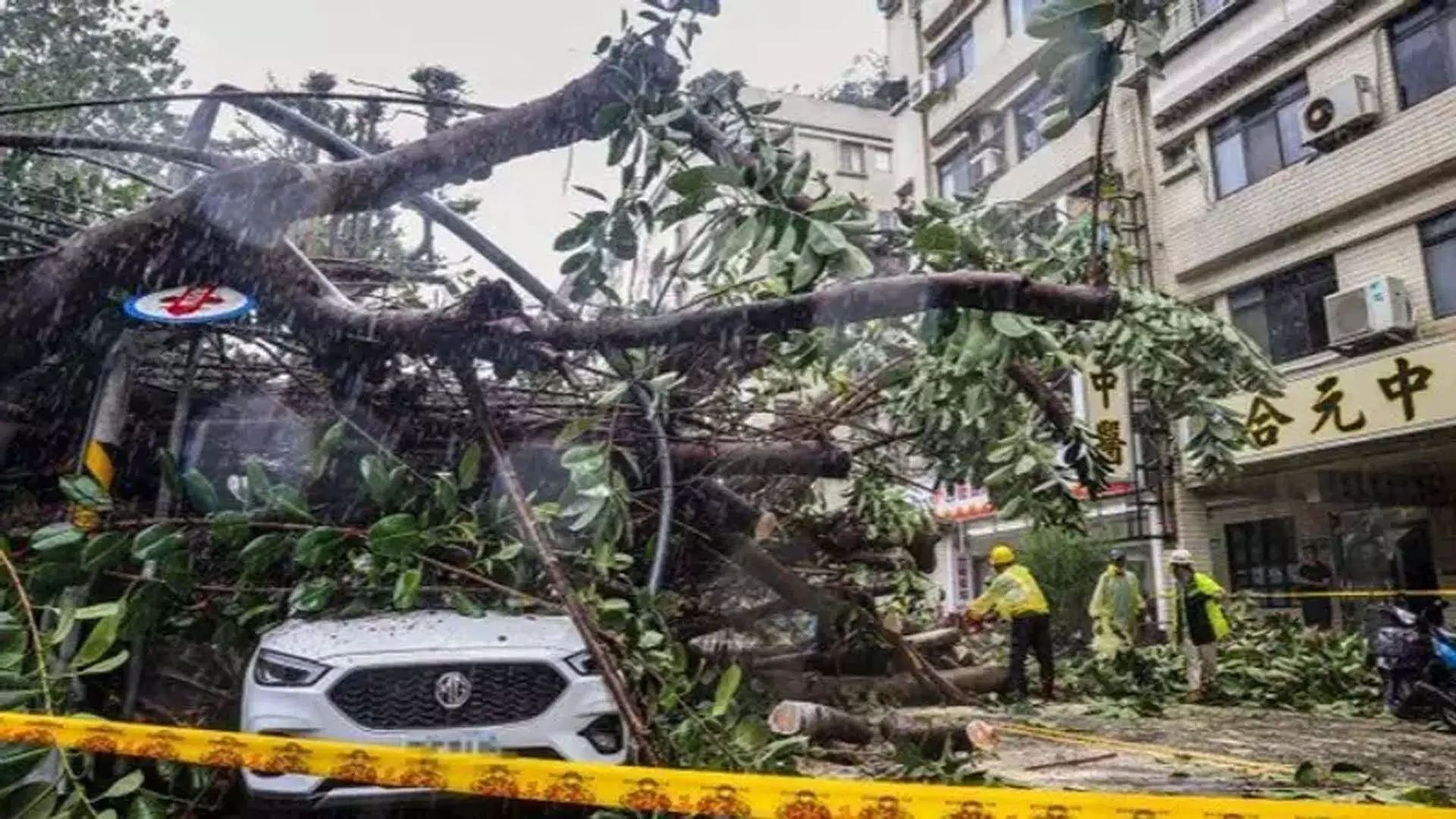 Taiwan: पूर्वी तट पर तूफ़ान कोंग-रे के कारण 1 व्यक्ति की मौत, सैकड़ों घायल