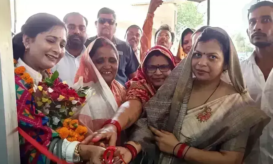 Raebareli: ब्लॉक प्रमुख दीनशाह गौरा सविता मौर्या ने पैथकैंड पैथोलॉजी का किया उद्घाटन Raebareli: ब्लॉक प्रमुख दीनशाह गौरा सविता मौर्या ने पैथकैंड पैथोलॉजी का किया उद्घाटन