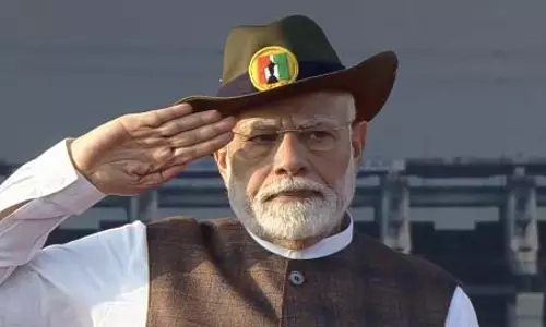 एकता दिवस परेड में शामिल हुए पीएम मोदी, सरदार वल्लभभाई पटेल को पुष्पांजलि अर्पित की एकता दिवस परेड में शामिल हुए पीएम मोदी, सरदार वल्लभभाई पटेल को पुष्पांजलि अर्पित की