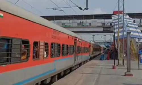 छठ को देखते हुए बढ़ाई गई स्पेशल ट्रेनों की संख्या, यात्रियों ने जाहिर की प्रतिक्रिया