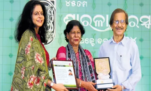 Odisha: सरोजिनी साहू को सरला पुरस्कार मिला Odisha: सरोजिनी साहू को सरला पुरस्कार मिला