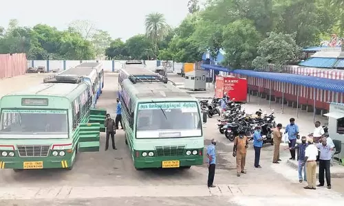 तीन साल बाद भी तमिलनाडु सरकार वेल्लालोर बस टर्मिनस के लिए धन की मांग की तीन साल बाद भी तमिलनाडु सरकार वेल्लालोर बस टर्मिनस के लिए धन की मांग की