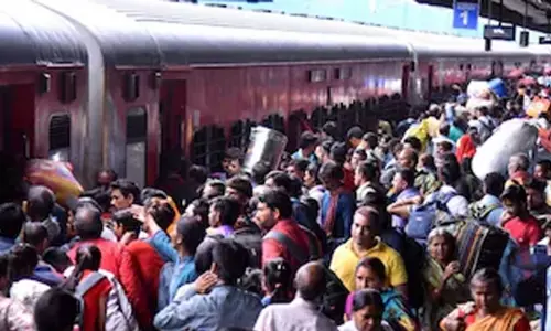Jaipur: दीपावली पर रेलवे स्टेशन और बस अड्डों पर जबरदस्त भीड़