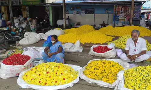 धरमपुरी बस स्टैंड के आसपास दुकानदारों ने सड़कों पर जाम की स्थिति बनी