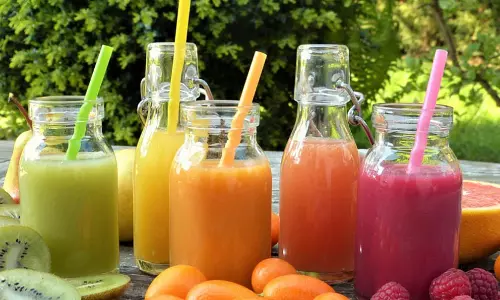 फल या उसका जूस, क्या है सेहत के लिए फायदेमंद