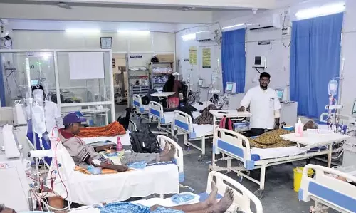 Nalgonda अस्पताल में डायलिसिस यूनिट की कमी से मरीज परेशान Nalgonda अस्पताल में डायलिसिस यूनिट की कमी से मरीज परेशान