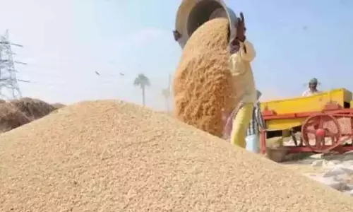Telangana: पूर्व विधायक ने किया धान खरीदी केंद्र का उद्घाटन