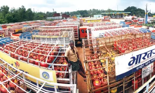 दीपम-2 योजना के लाभार्थियों को 1 नवंबर से मुफ्त LPG सिलेंडर मिलेंगे