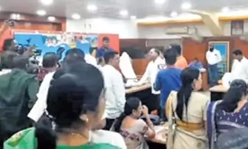 CMC परिषद की बैठक में अधिकारियों की अनुपस्थिति से पार्षद नाराज CMC परिषद की बैठक में अधिकारियों की अनुपस्थिति से पार्षद नाराज