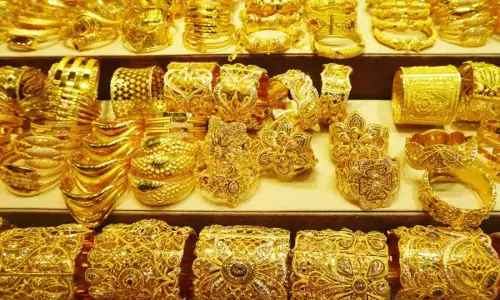 Diwali  पर सोने और चांदी की चमक खूब रही इनकी कीमतों में काफी बढ़ोतरी हुई