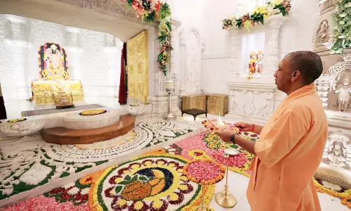 दीपावली पर मुख्यमंत्री योगी ने किए श्रीरामलला के दर्शन दीपावली पर मुख्यमंत्री योगी ने किए श्रीरामलला के दर्शन