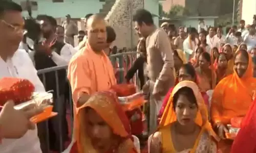 उत्तर प्रदेश के मुख्यमंत्री योगी आदित्यनाथ ने लोगों को Diwali की शुभकामनाएं दीं उत्तर प्रदेश के मुख्यमंत्री योगी आदित्यनाथ ने लोगों को Diwali की शुभकामनाएं दीं