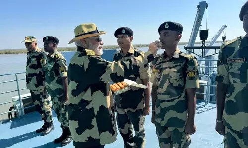 प्रधानमंत्री मोदी ने कच्छ में जवानों के साथ मनाई दिवाली