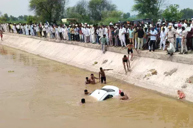 Bikaner: इंदिरा गांधी नहर पर वाहन पलटने से 12 से अधिक यात्री घायल