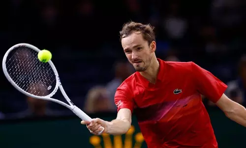 मेदवेदेव Paris Masters के दूसरे दौर में पोपिरिन से हारे, ज़ेवेरेव आगे बढ़े