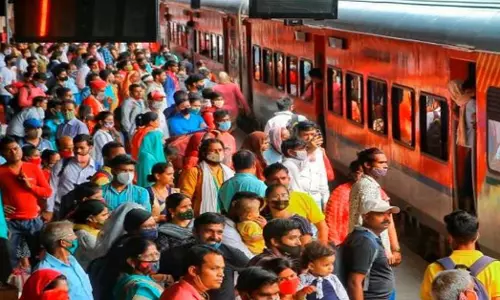 Hajipur: छठ पूजा को देखते हुए बढ़ाई गई स्पेशल ट्रेनों की संख्या