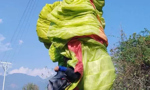 Himachal: पर्यटन विभाग ने बेल्जियम पैराग्लाइडर की मौत पर रिपोर्ट मांगी