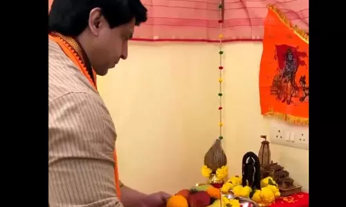 ट्रोलर्स के निशाने पर आए मुस्लिम नेता, घर में भगवान राम का दरबार सजाया ट्रोलर्स के निशाने पर आए मुस्लिम नेता, घर में भगवान राम का दरबार सजाया