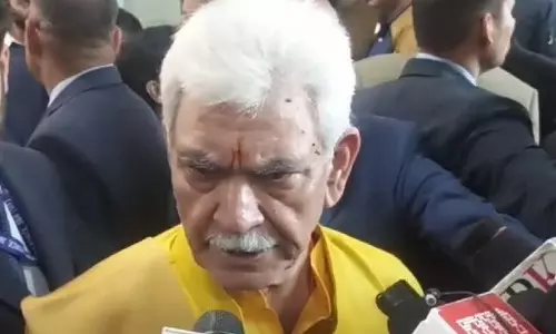 एलजी मनोज सिन्हा ने यूटी स्थापना दिवस का बहिष्कार करने के लिए JK CM उमर अब्दुल्ला की आलोचना की