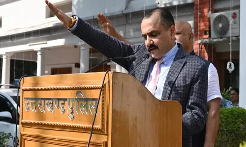 उत्तराखंड के DGP ने देहरादून में अधिकारियों, कर्मचारियों को एकता की शपथ दिलाई उत्तराखंड के DGP ने देहरादून में अधिकारियों, कर्मचारियों को एकता की शपथ दिलाई