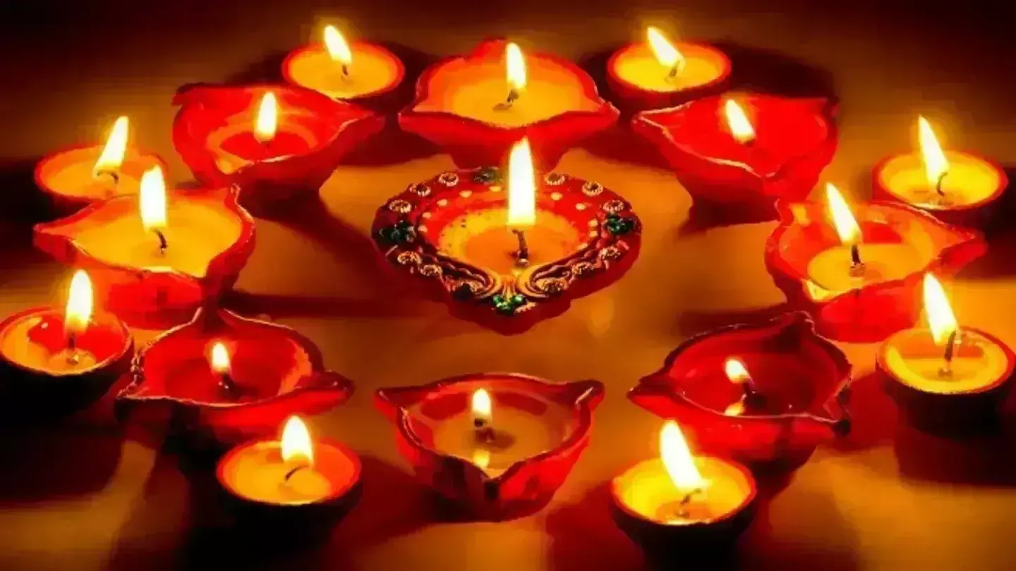 Diwali  पर इन तरीको से जलाएं दीपक, जाने विधि-आरती