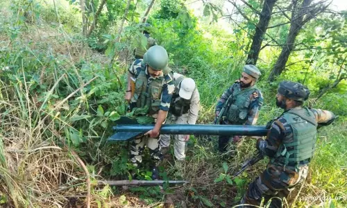 Manipur : सुरक्षा बलों ने चुराचांदपुर में चार रॉकेट जब्त किए Manipur : सुरक्षा बलों ने चुराचांदपुर में चार रॉकेट जब्त किए