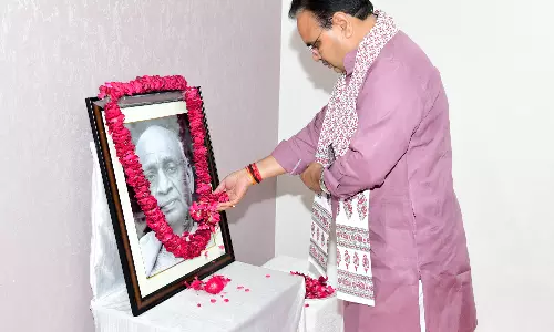 Jaipur: मुख्यमंत्री भजनलाल शर्मा ने सरदार वल्लभ भाई पटेल को पुष्पांजलि अर्पित की Jaipur: मुख्यमंत्री भजनलाल शर्मा ने सरदार वल्लभ भाई पटेल को पुष्पांजलि अर्पित की