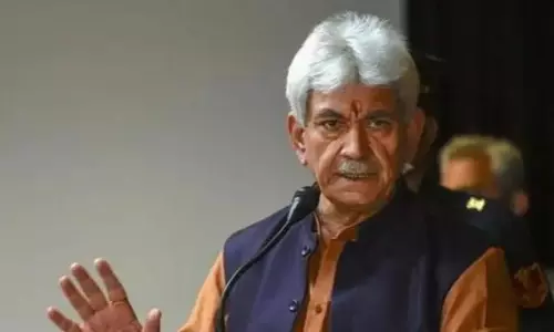 J&K: एलजी सिन्हा ने स्थापना दिवस पर न आने के लिए राजनेताओं की आलोचना की