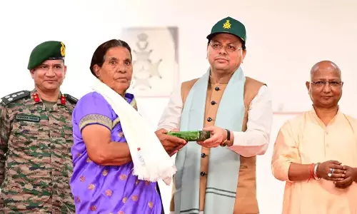 Uttarakhand: मुख्यमंत्री धामी ने लैंसडाउन में सैनिकों के साथ मनाई दिवाली