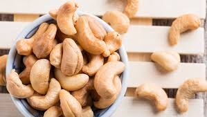 Cashews: पाचन और  मोटापा करना है कंट्रोल तो खाली पेट करें काजू का सेवन