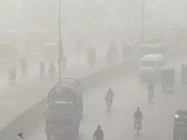 Lahore में ग्रीन लॉकडाउन को लेकर खराब प्रतिक्रिया, शहर गंभीर प्रदूषण से जूझ रहा